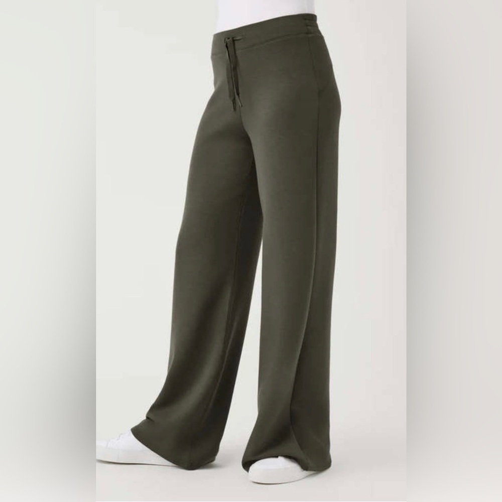 SPANX Women's Air Essentials Wide Leg Pants in dark palm